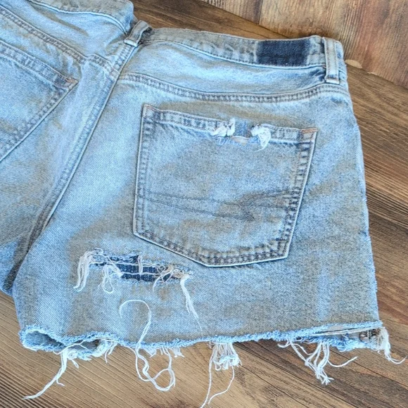 American Eagle Destroyed Distressed Jean 90s Boyfriend Shorts 14       F196 - Picture 6 of 8